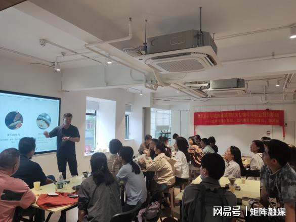 培训为失业人员“烘”出就业新希望AG真人app龙凤街道咖啡师技能